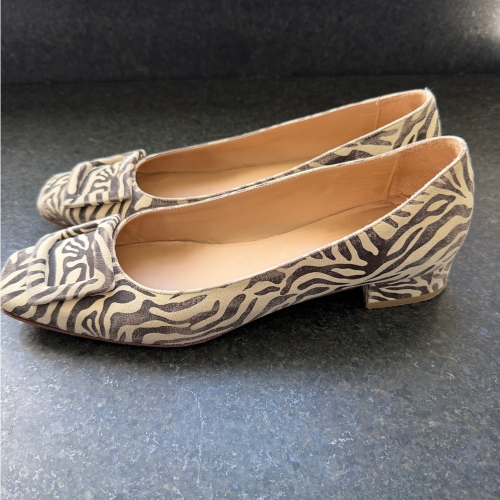 ANN MASHBURN Zebra-Pattern Square-Toe Flats in Beige and Brown - Picture 3 of 7